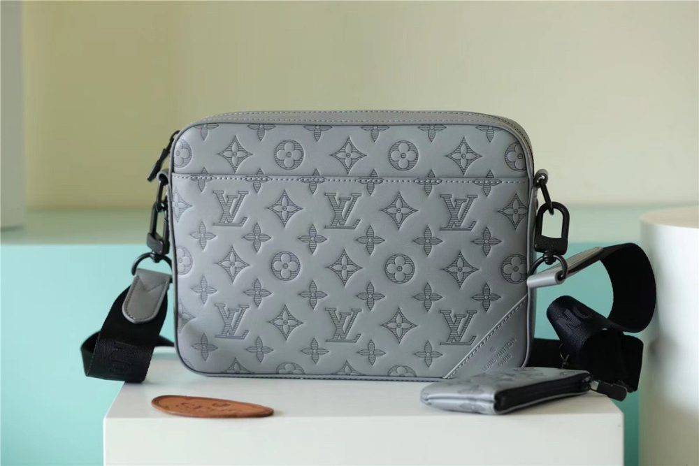 Louis Vuitton Duo Messenger Monogram Shadow Anthracite Gray For Men, Men's Bags, Shoulder And Crossbody Bags 10.2in/26cm LV M46104 - Crozus