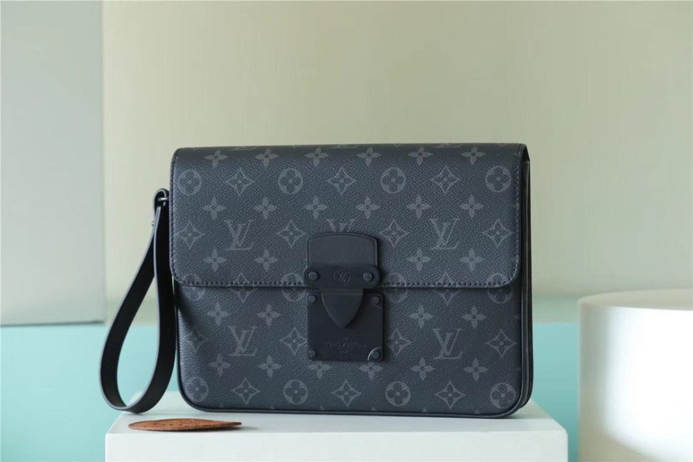 Louis Vuitton S Lock A4 Pouch Taurillon Black For Men, Men's Bags, Shoulder And Crossbody Bags 10.6in/27cm LV  - Crozus