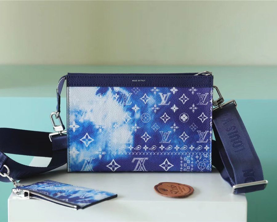 Louis Vuitton Gaston Wearable Wallet Monogram Blue For Men, Men's Bags, Shoulder And Crossbody Bags 8.7in/22cm LV M81431 - Crozus