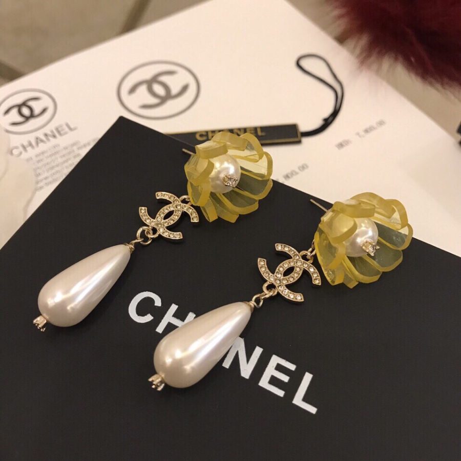 Chanel Earrings - Crozus